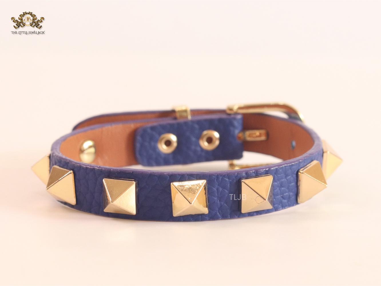 Alphabet V rockstud blue bracelet