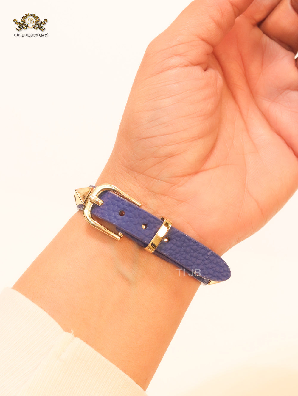 Alphabet V rockstud blue bracelet