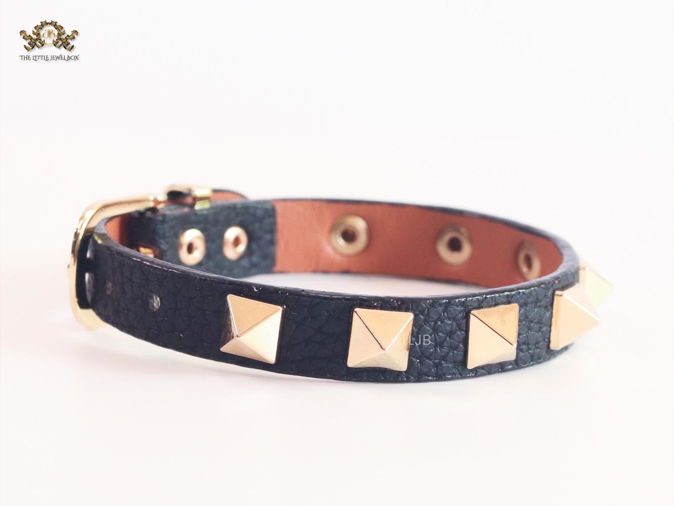 Alphabet V rockstud black bracelet