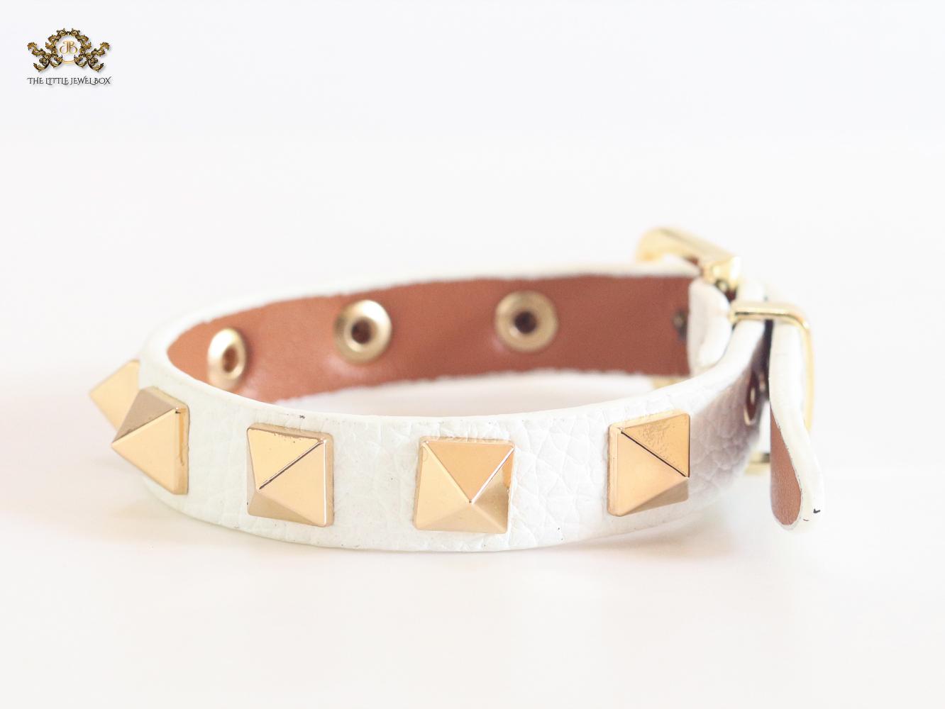 Alphabet V rockstud white bracelet