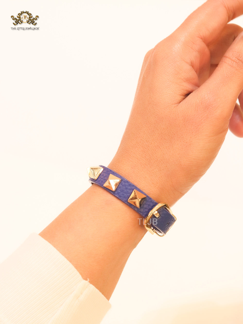 Alphabet V rockstud blue bracelet