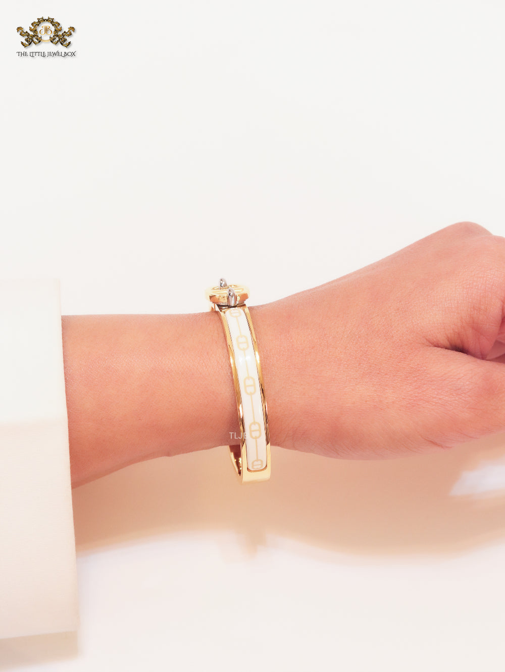Alphabet H seek bracelet with white print