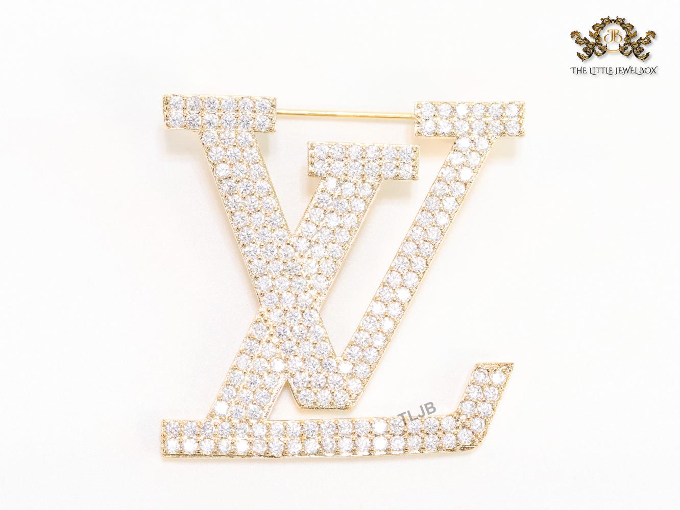 Stylish Land V brooch in cz and rose gold finish