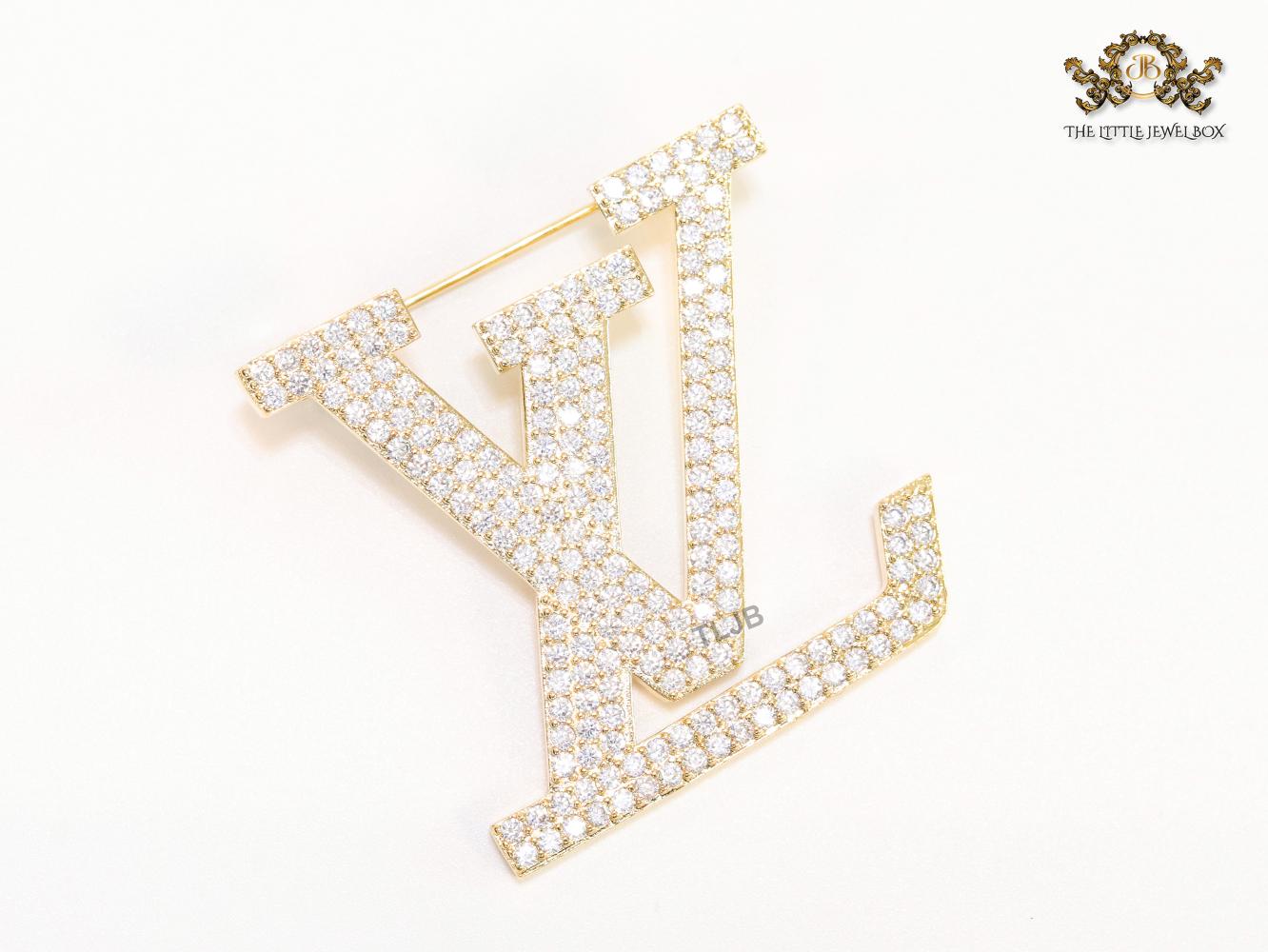 Stylish Land V brooch in cz and rose gold finish