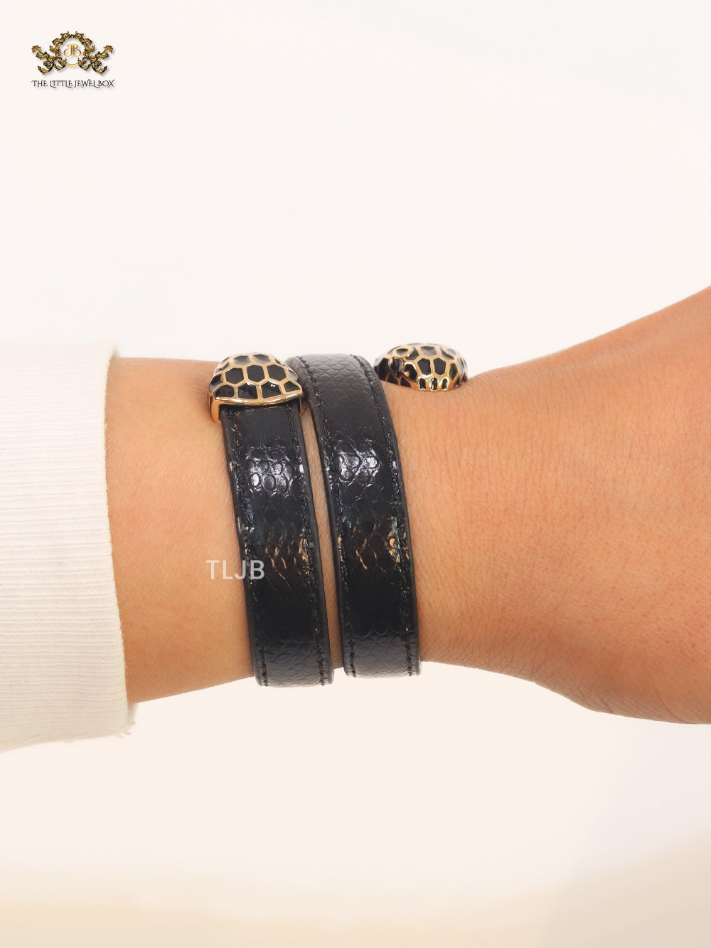 Serpentine black belt bracelet