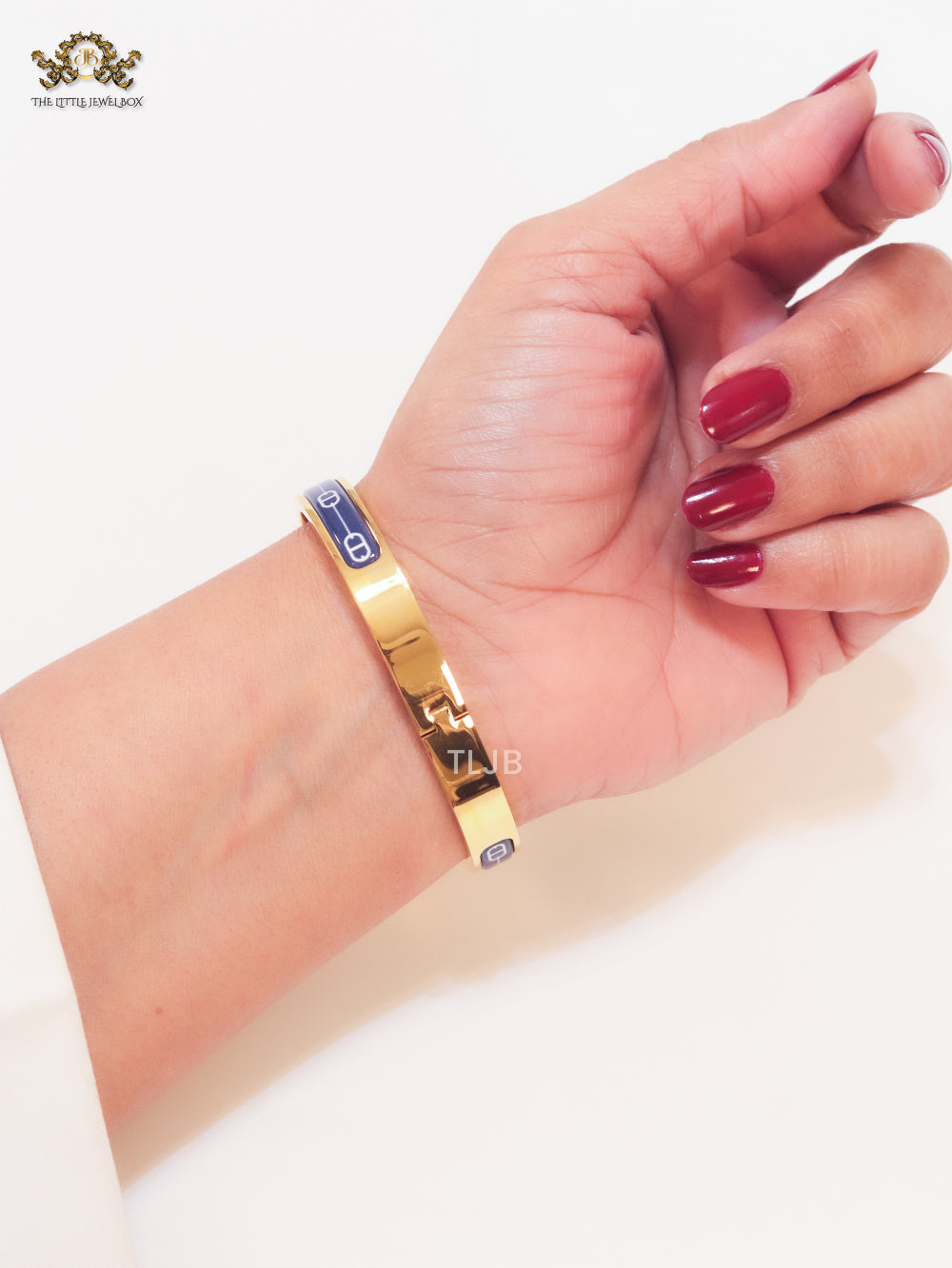 Alphabet H seek bracelet with blue print
