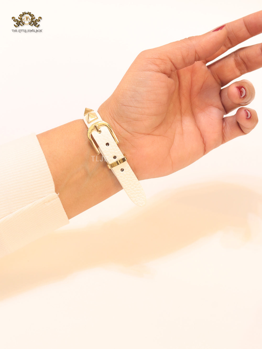 Alphabet V rockstud white bracelet