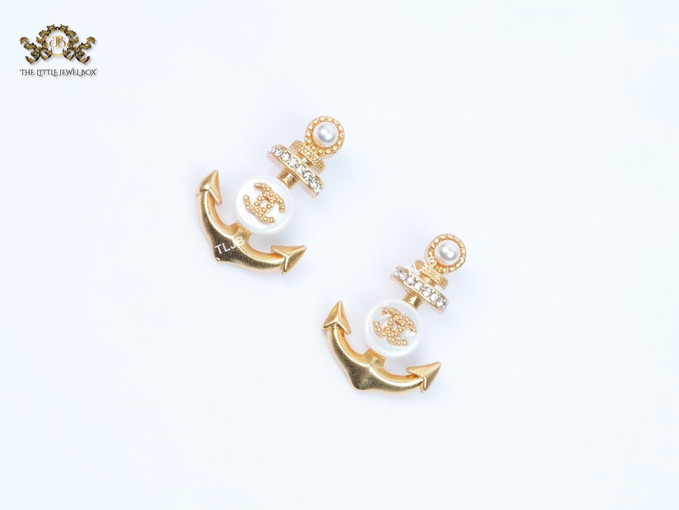 Double C anchor detailed earrings
