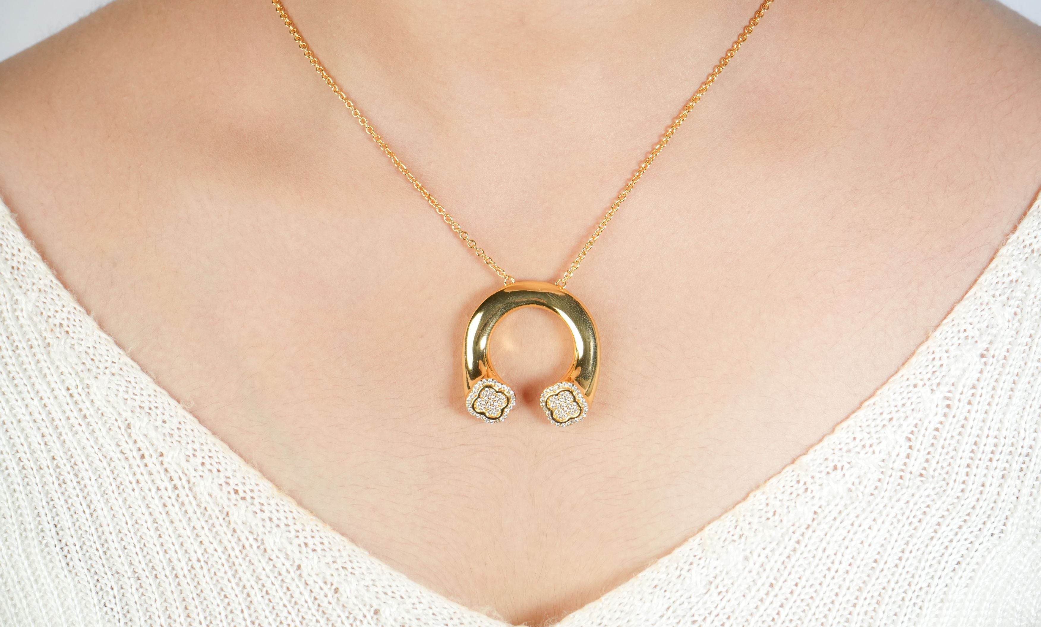 Alphabet VCA Signature Clover Pendant Chain in CZ | Lucky Charm Necklace