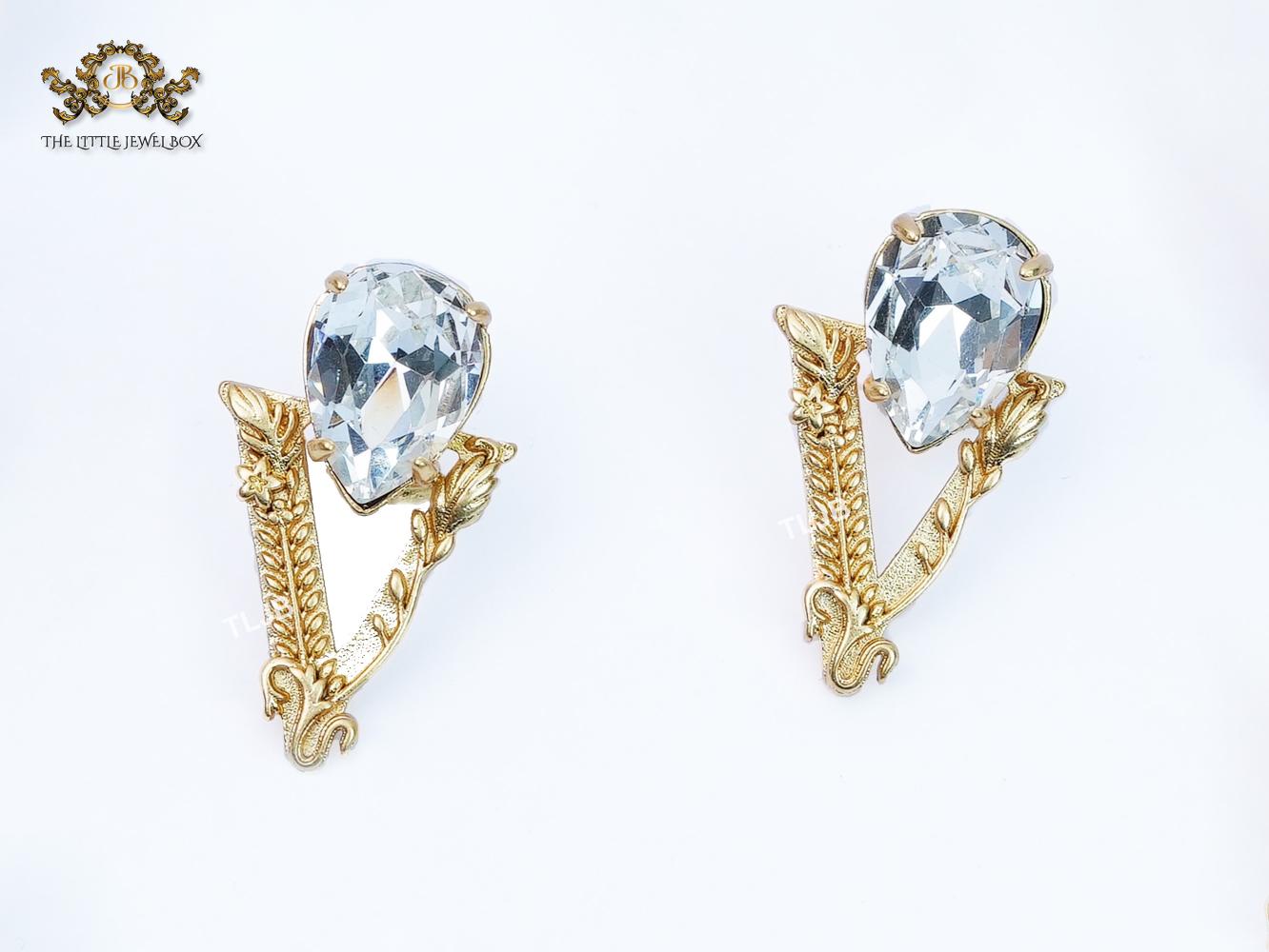 Alphabet V with drop cz studs 30mm