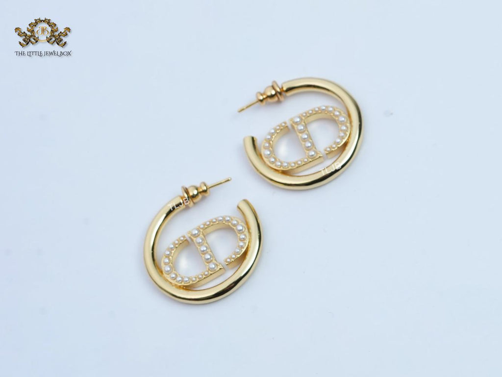 Alphabet CD pearl and gold small hoops 28mm