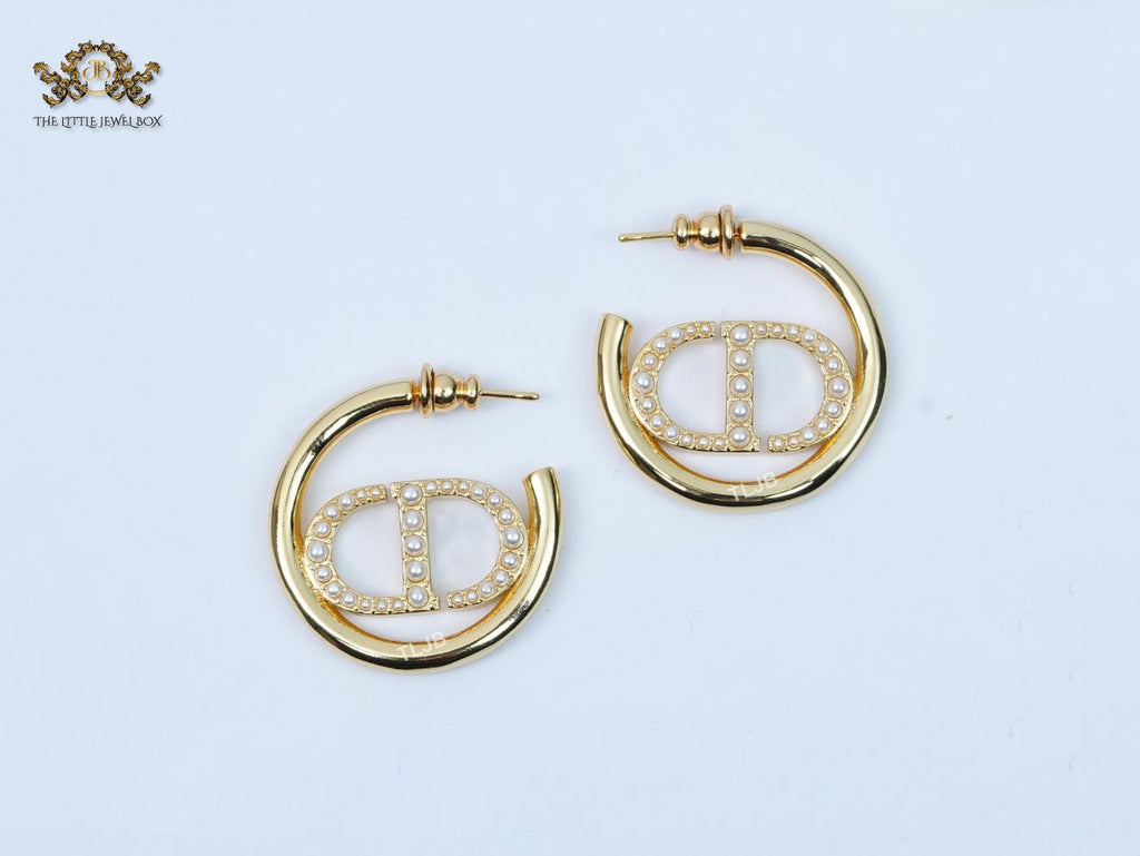 Alphabet CD pearl and gold small hoops 28mm