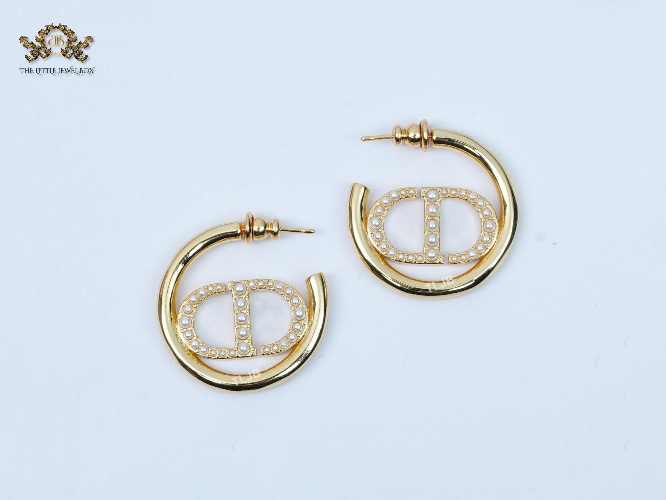 Alphabet CD pearl and gold small hoops 28mm