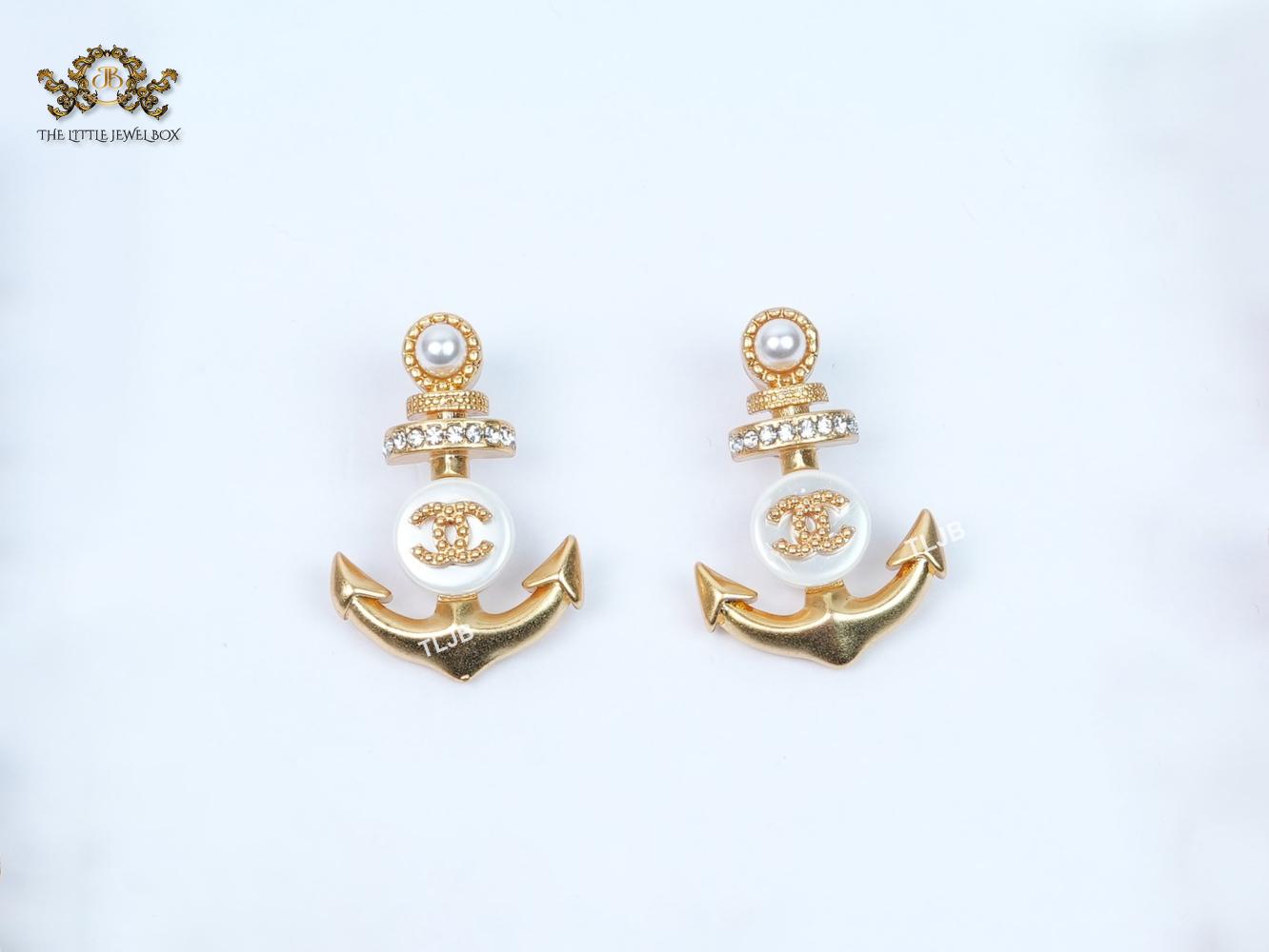 Double C anchor detailed earrings