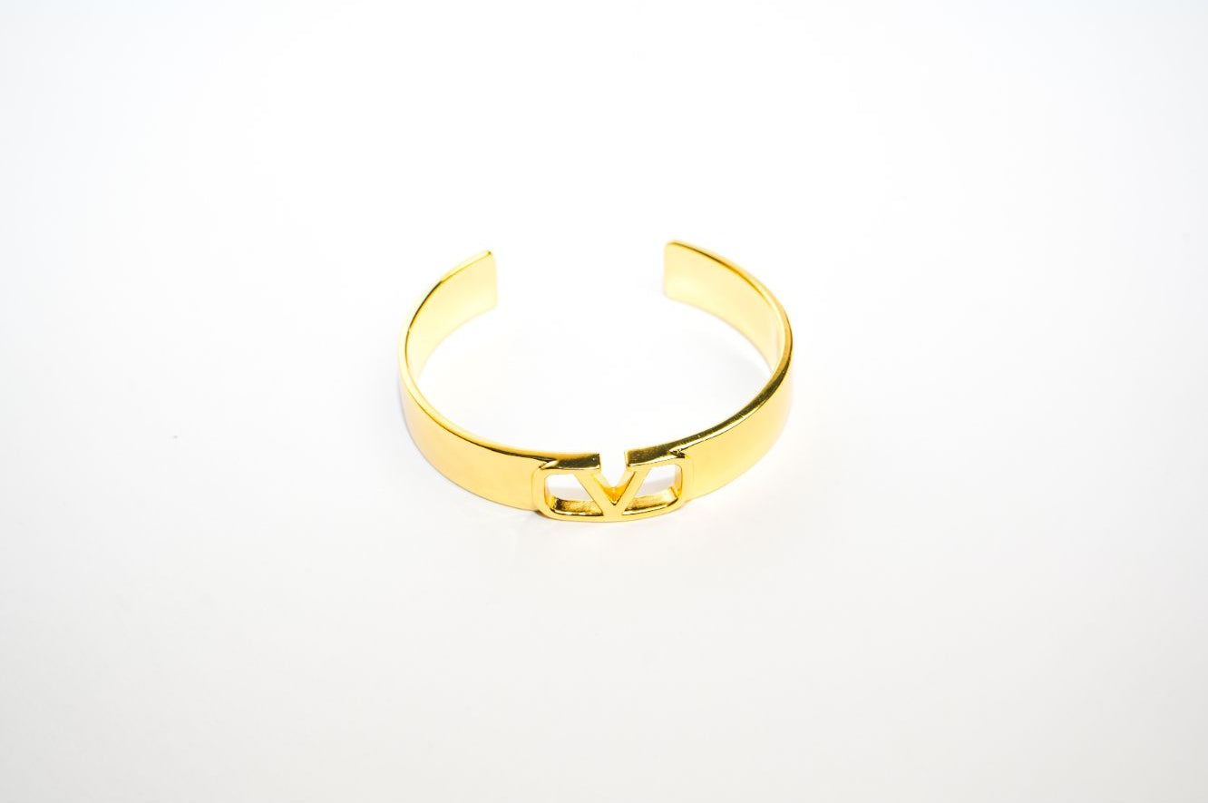 Alphabet V Open Gold Bracelet