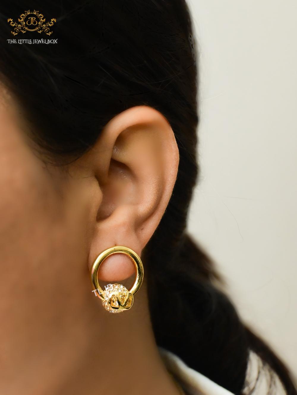 Alphabet V gold ring studs