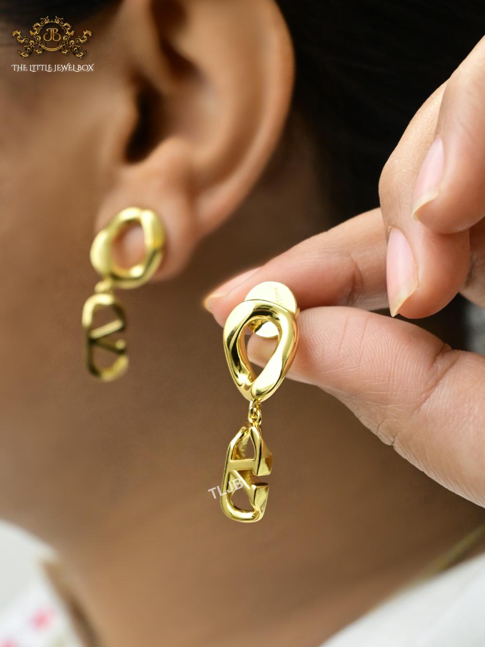 Open V twisted gold earrings
