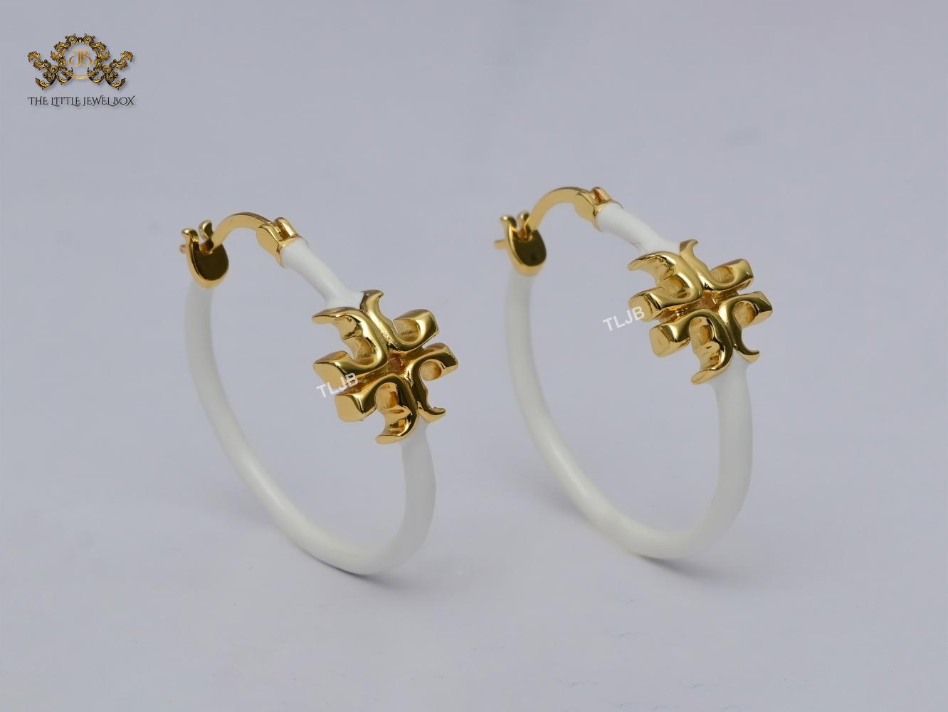 Alphabet T gold and white enamel hoops