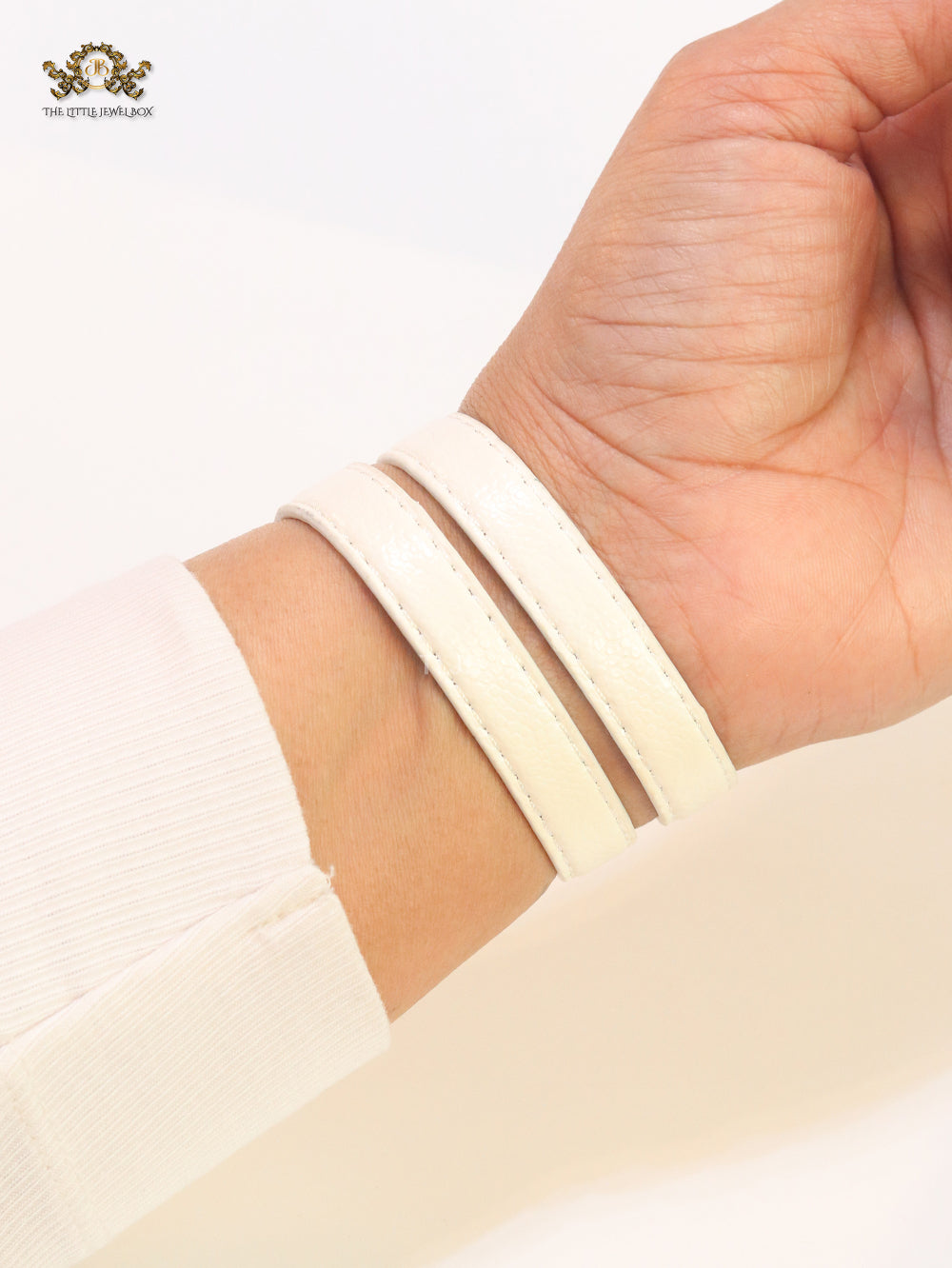 Serpentine white belt bracelet