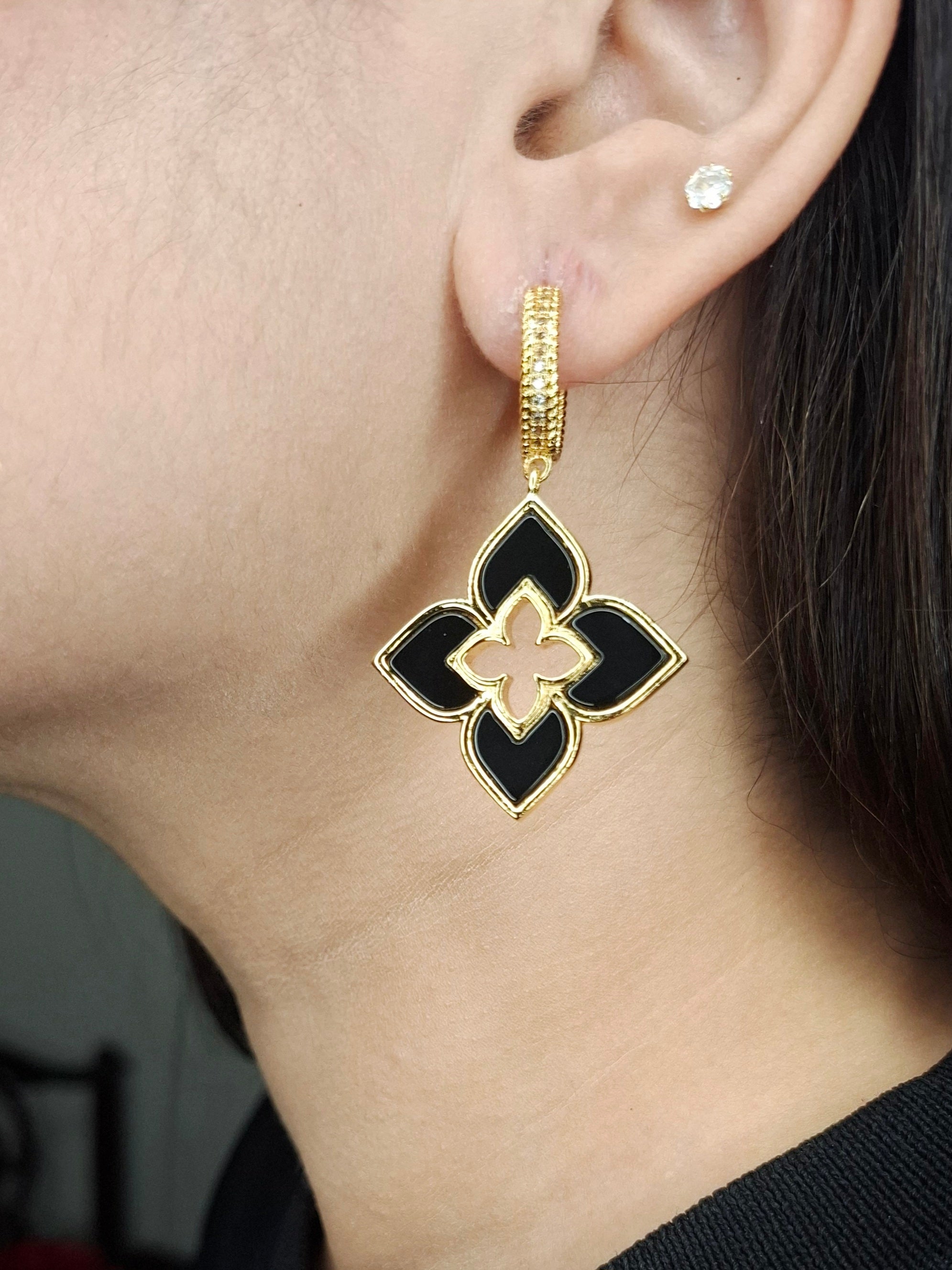 Alphabet RC Gold Plated Black Plain Clover Drop Earring