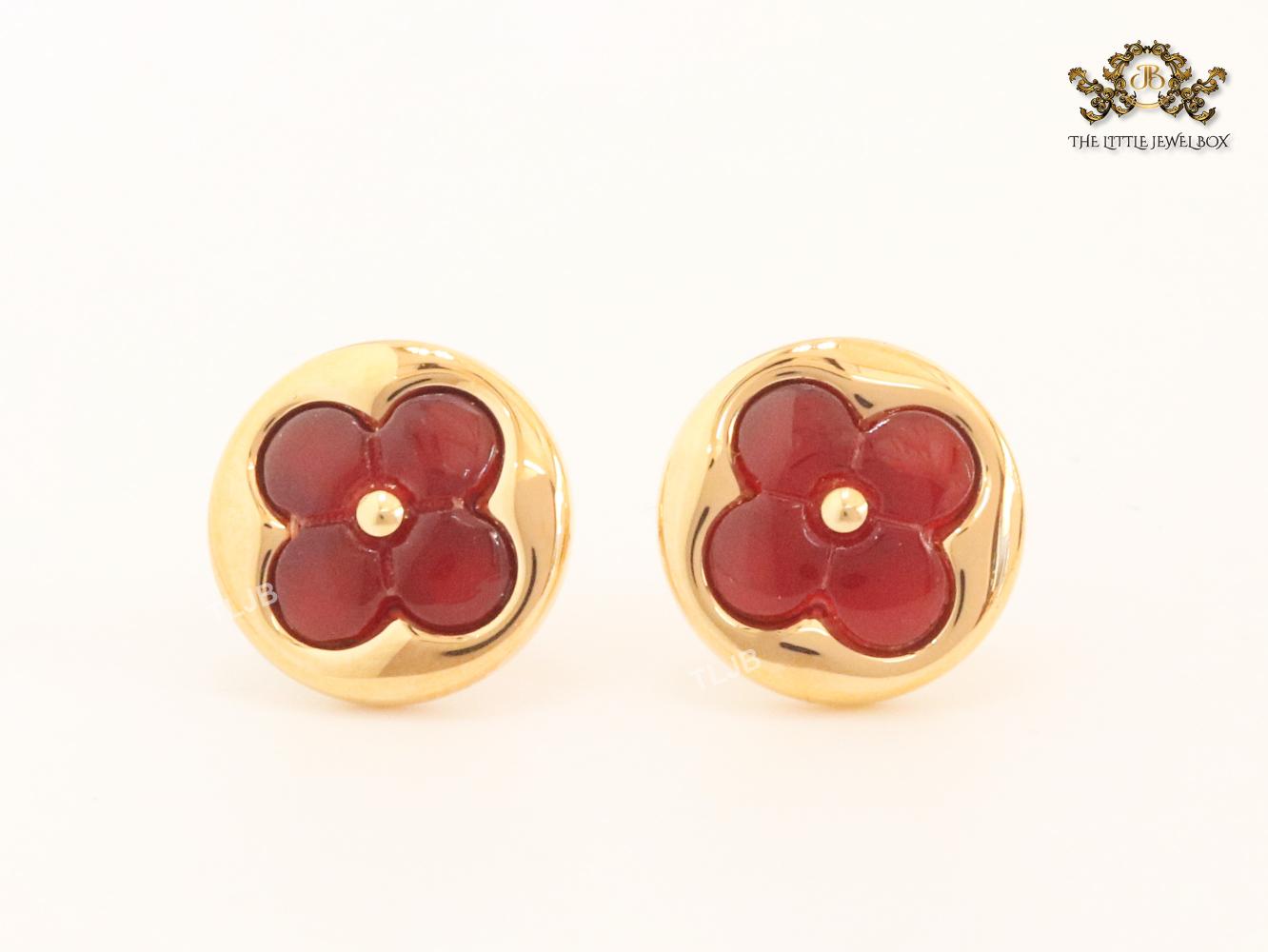 Red onyx and gold studs