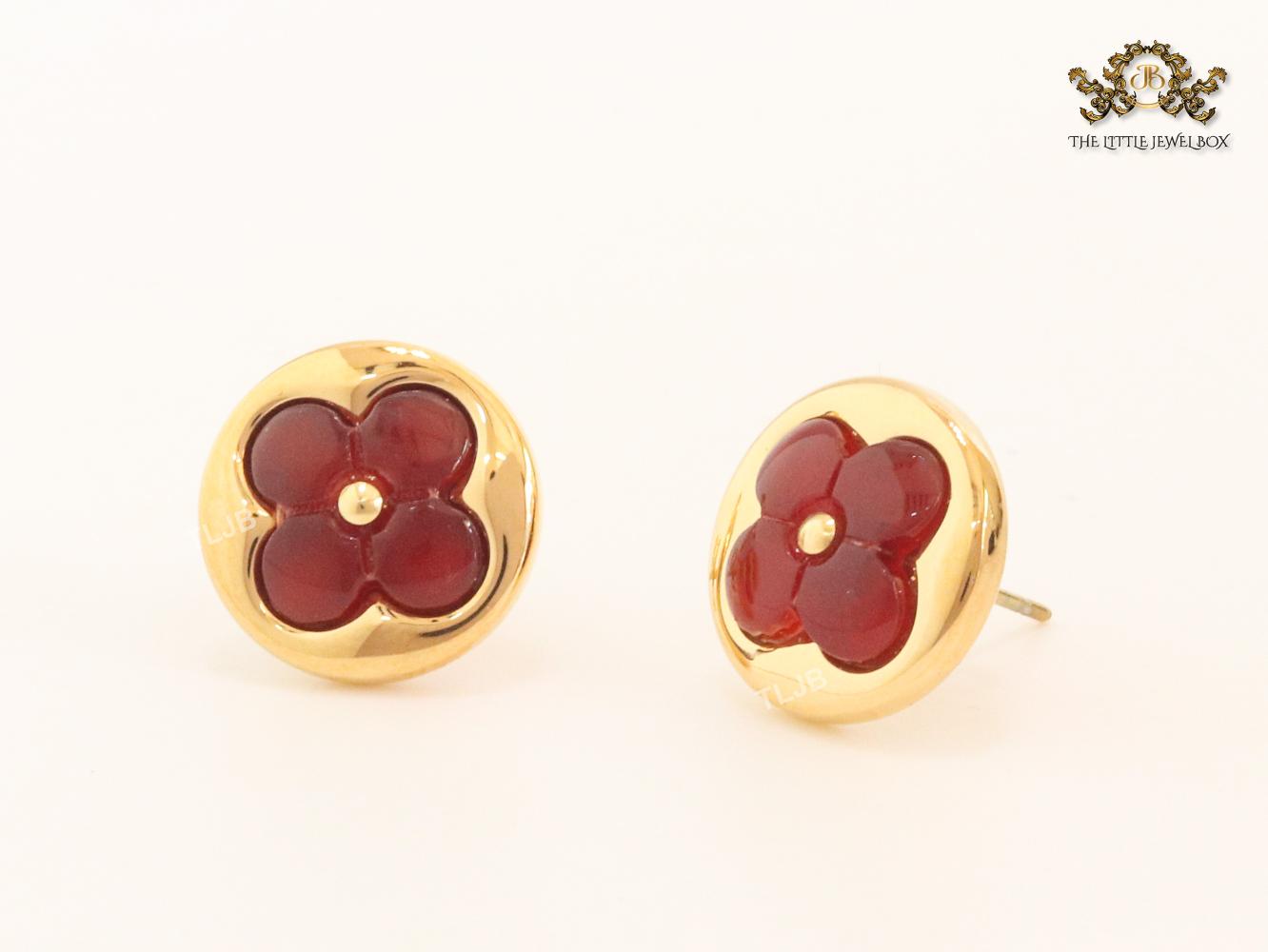 Red onyx and gold studs