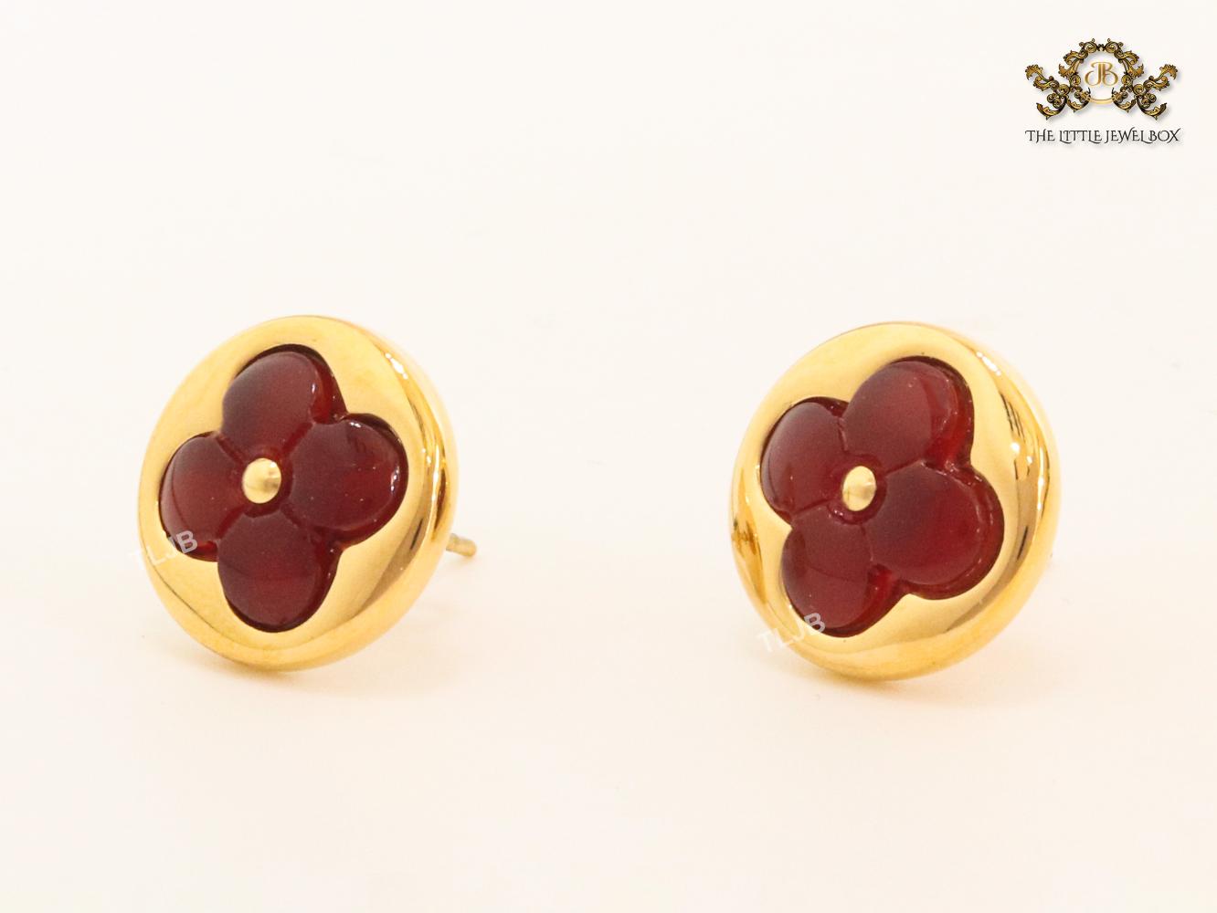 Red onyx and gold studs