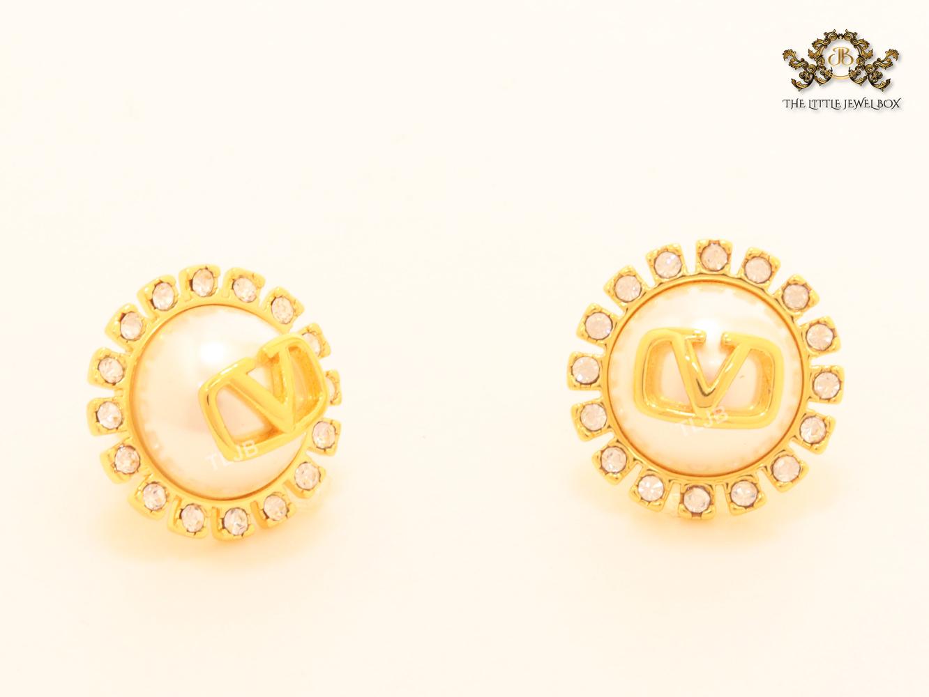 Open V pearl and gold cz studs
