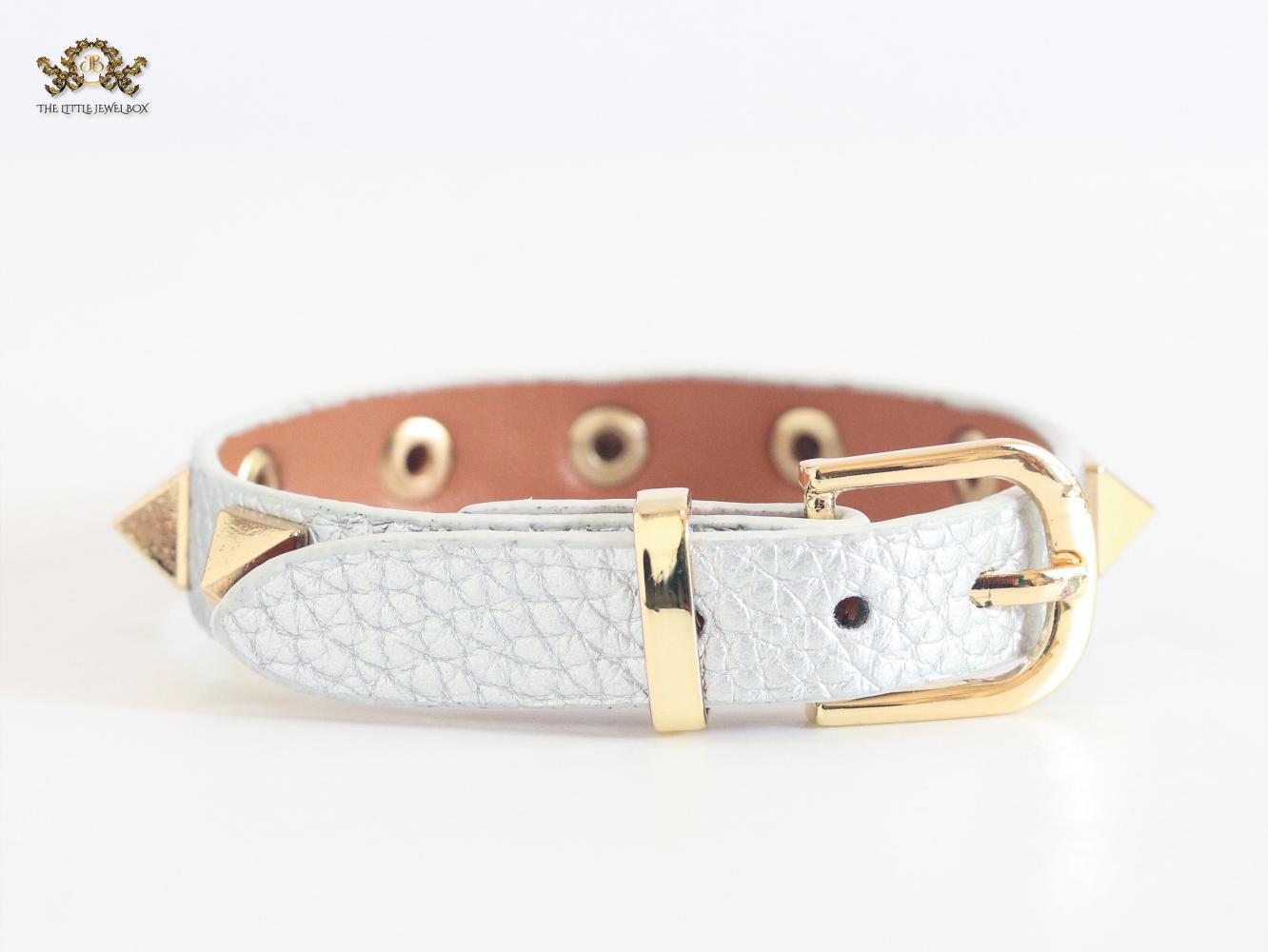 Alphabet V rockstud silver grey bracelet