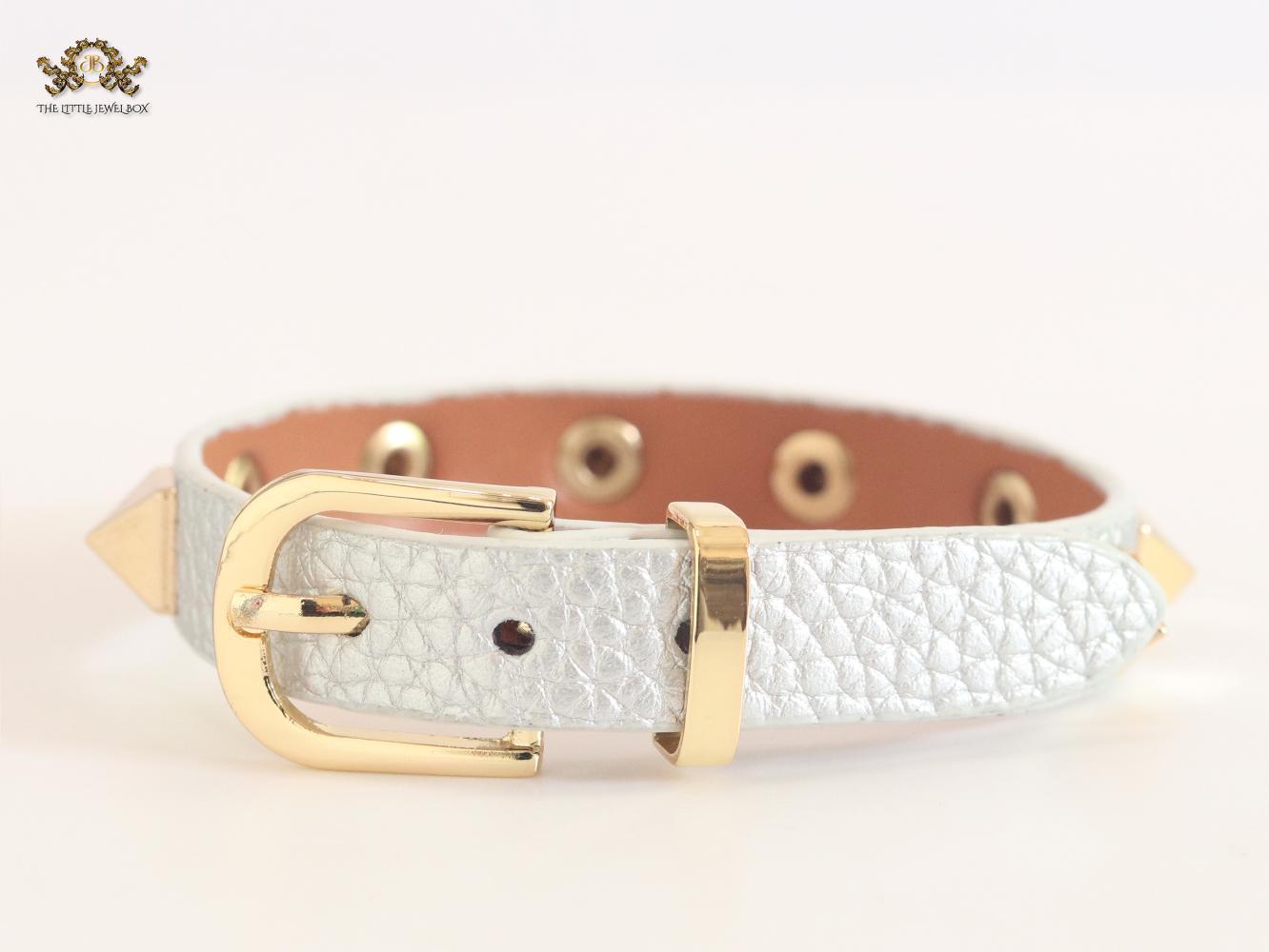 Alphabet V rockstud silver grey bracelet