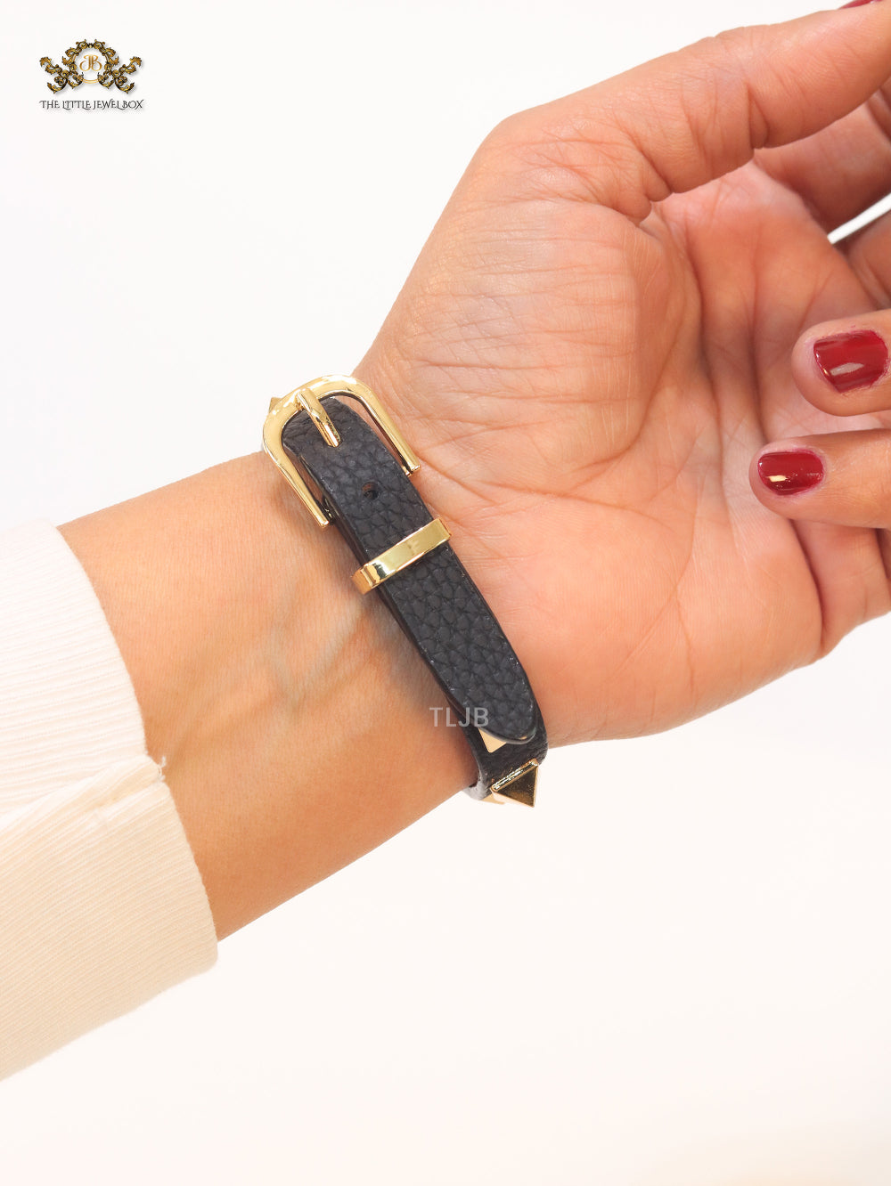 Alphabet V rockstud black bracelet