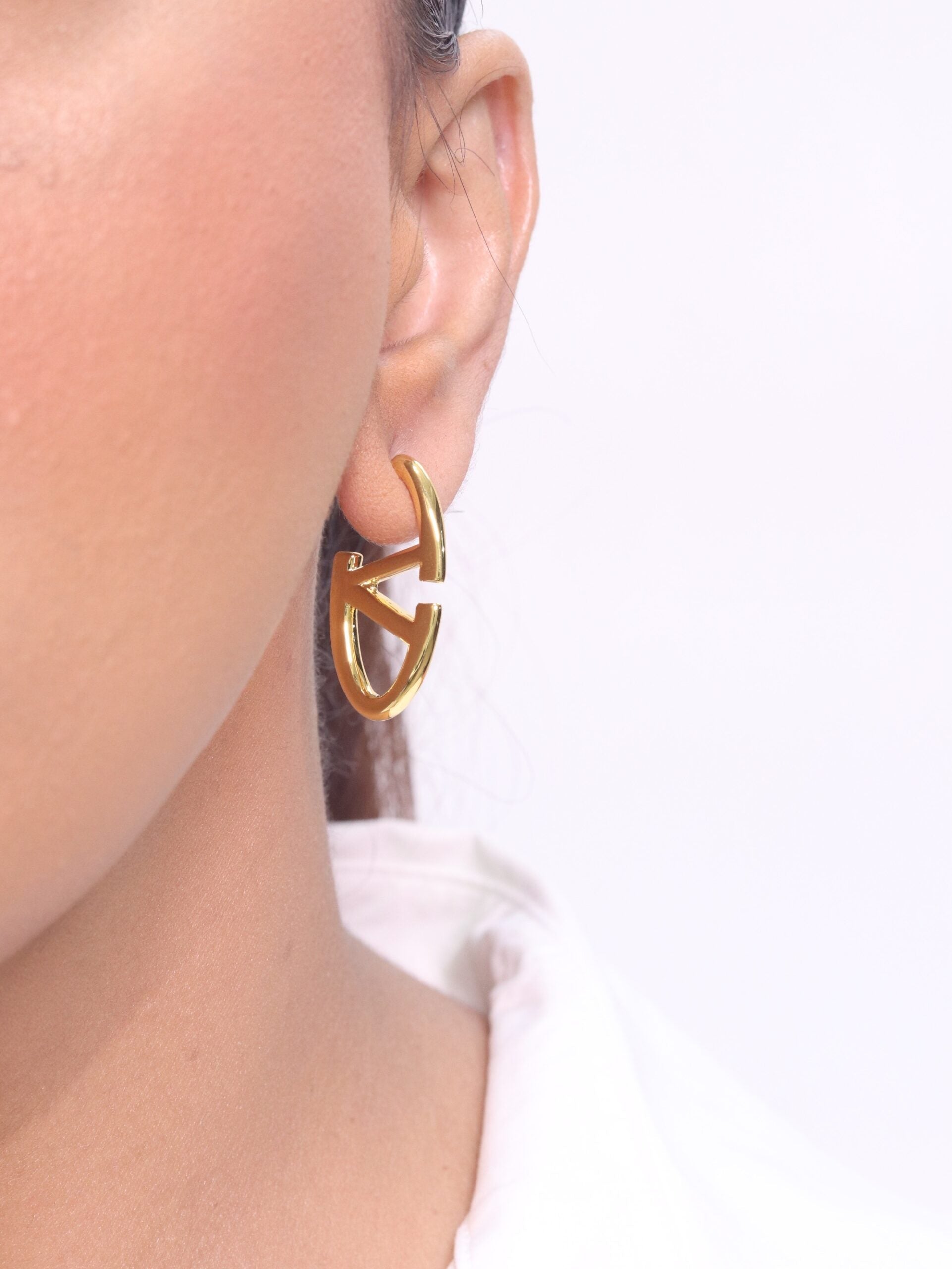 Open V Oval Hoops in Gold 32 mm