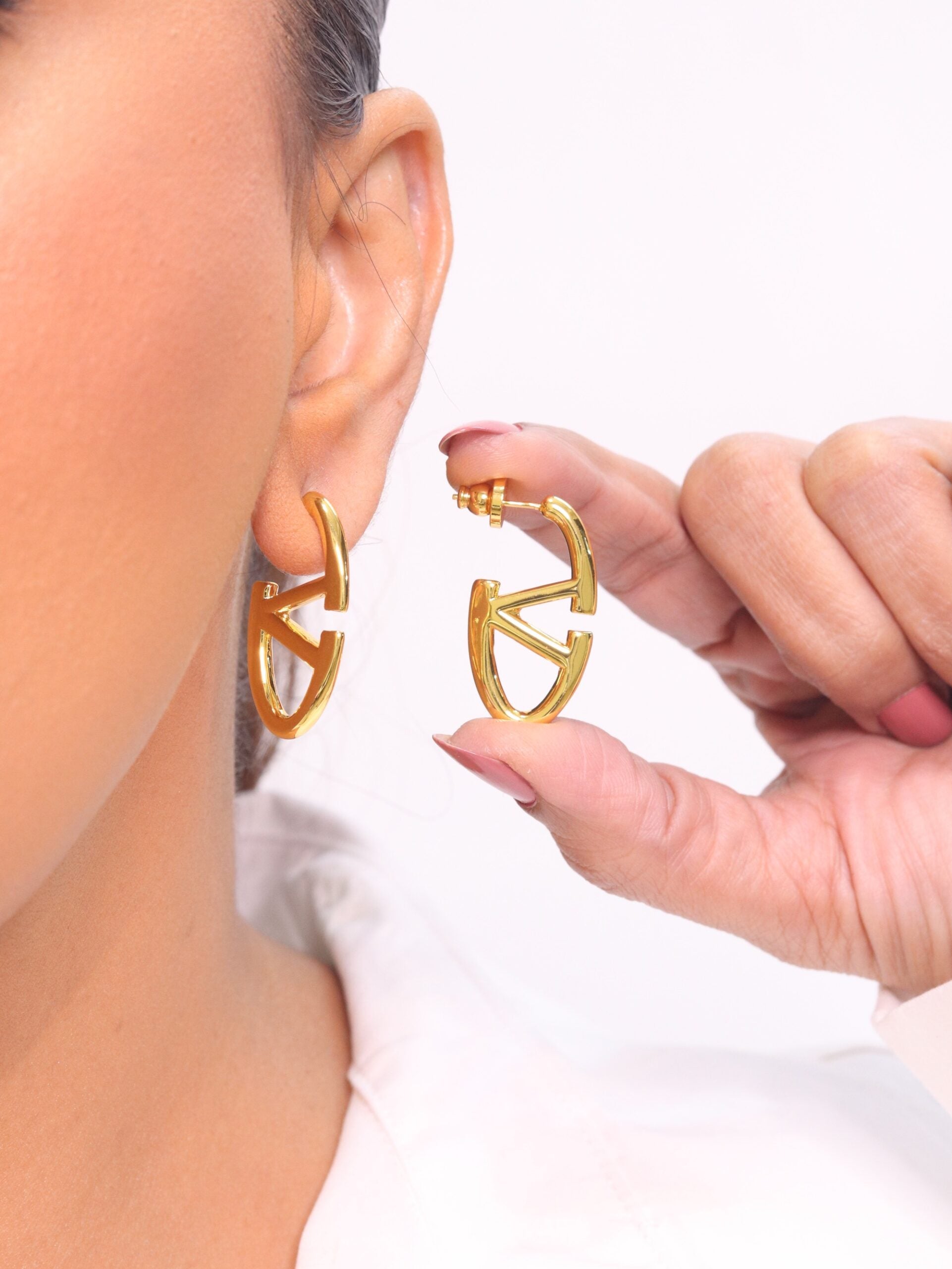 Open V Oval Hoops in Gold 32 mm
