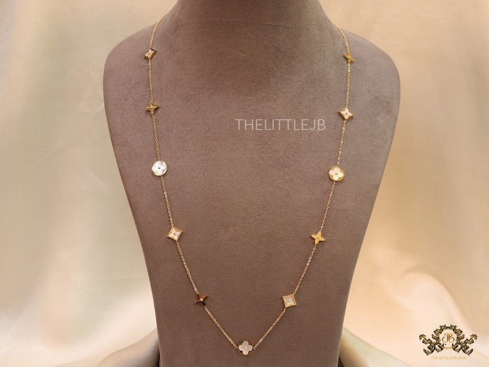 Gold chain necklace with clover motifs