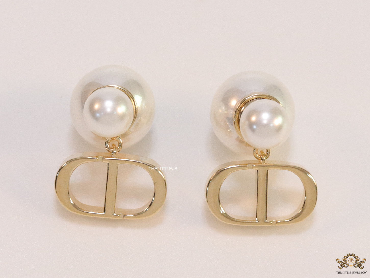 Pearl bombers with shiny gold C and D alphabet drops