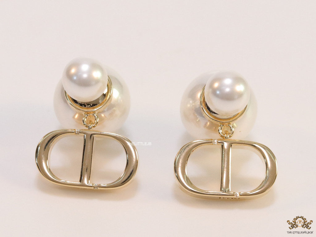 Pearl bombers with shiny gold C and D alphabet drops