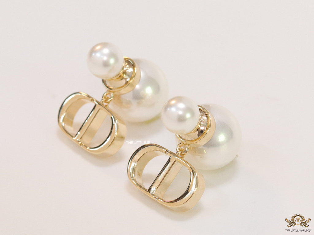 Pearl bombers with shiny gold C and D alphabet drops