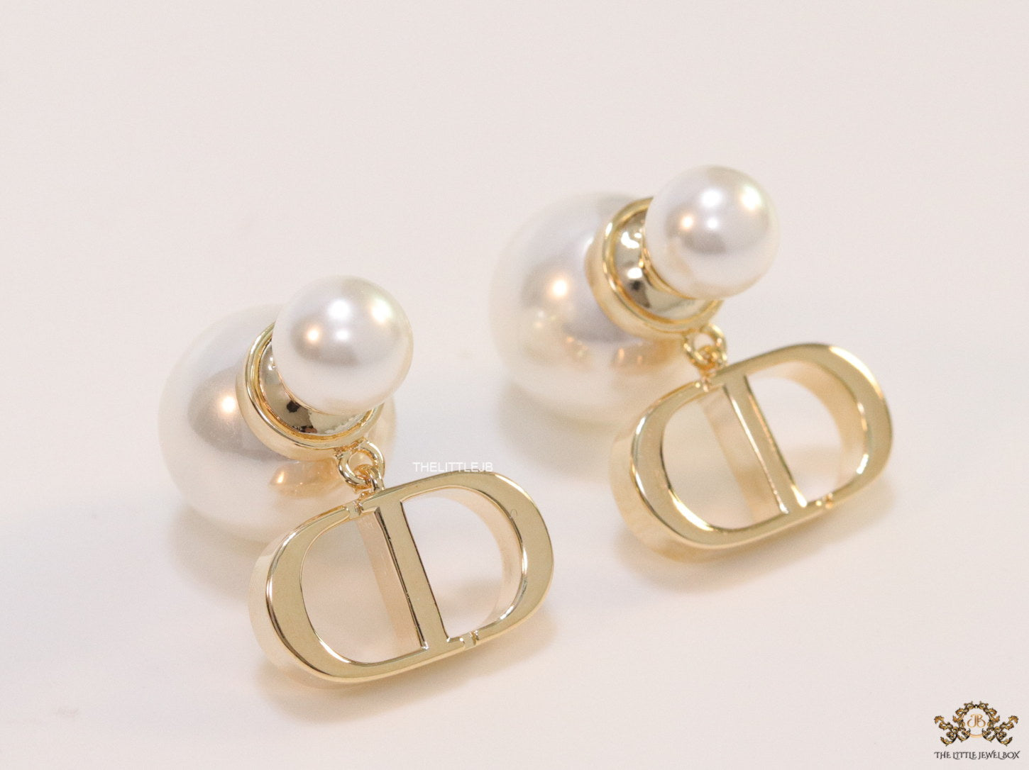 Pearl bombers with shiny gold C and D alphabet drops