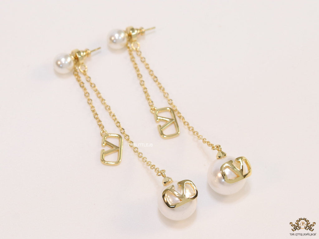 Gold plated long chain alphabet dangles with pearl