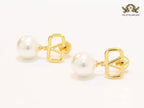 Alphabet V gold and pearl small dangles
