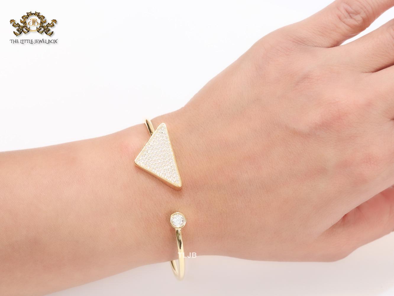Alphabet P cz and gold sleek bracelet