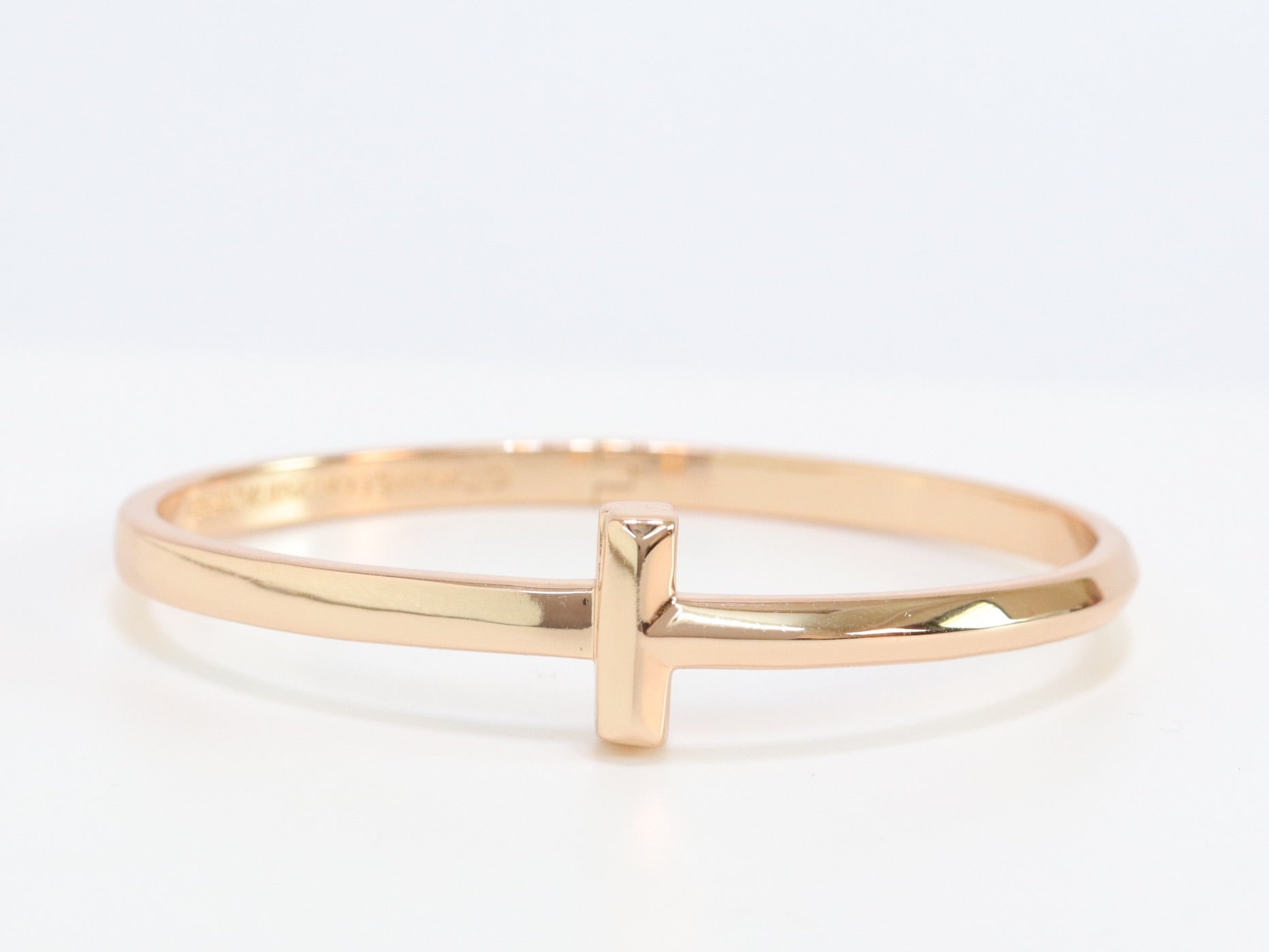 Alphabet T bracelet in rose gold