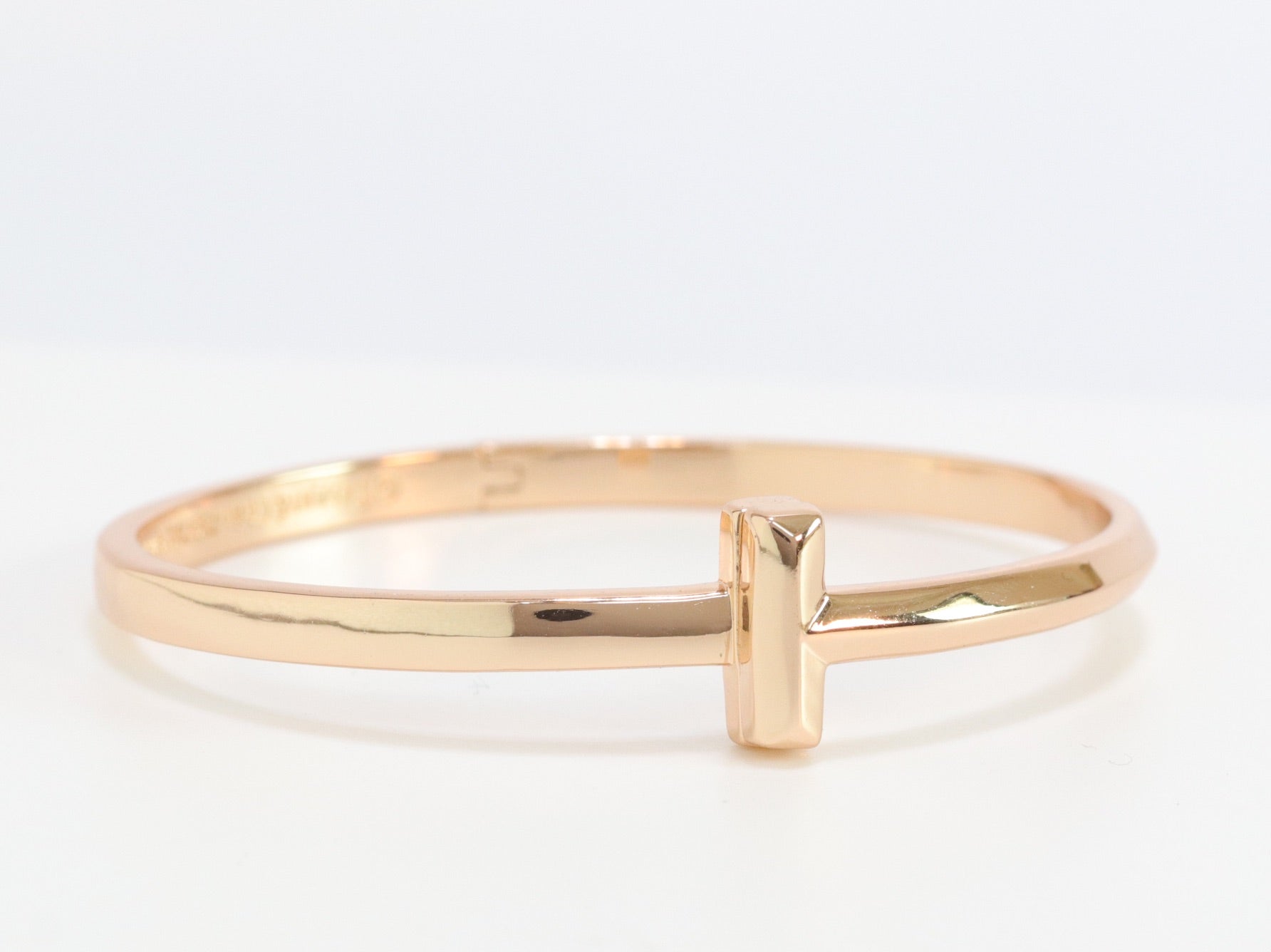 Alphabet T bracelet in rose gold