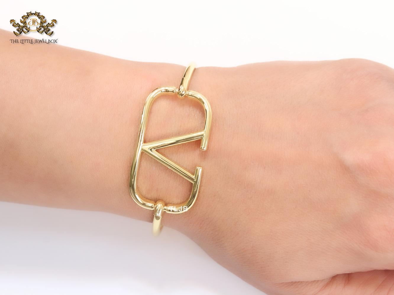 Sleek open V gold bracelet