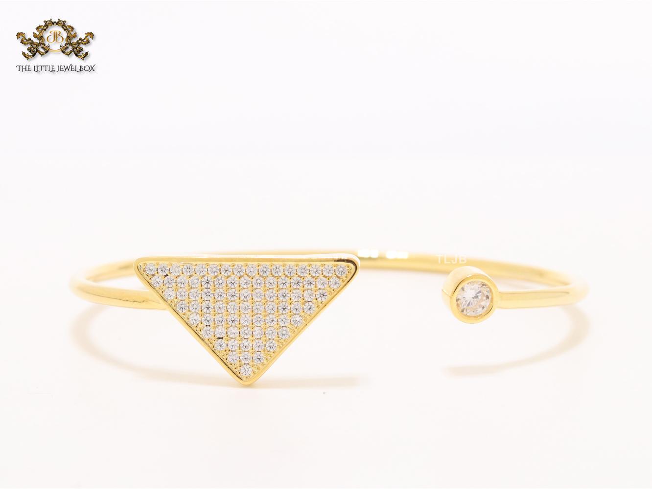 Alphabet P cz and gold sleek bracelet