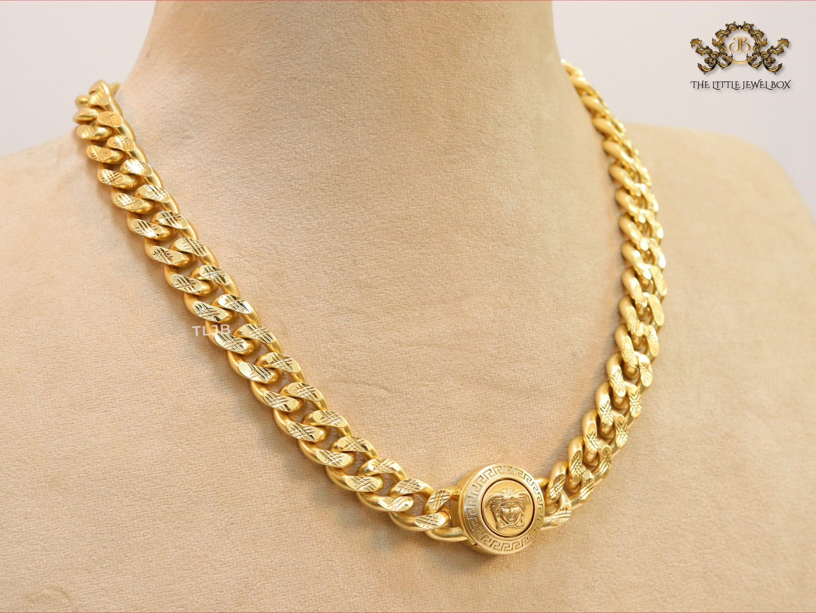 Round medusa gold link chain