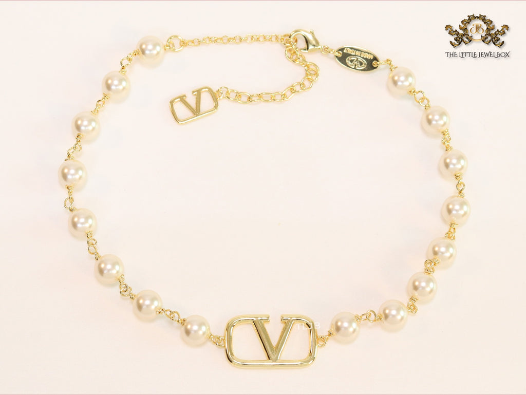 Alphabet V pearl and gold necklace