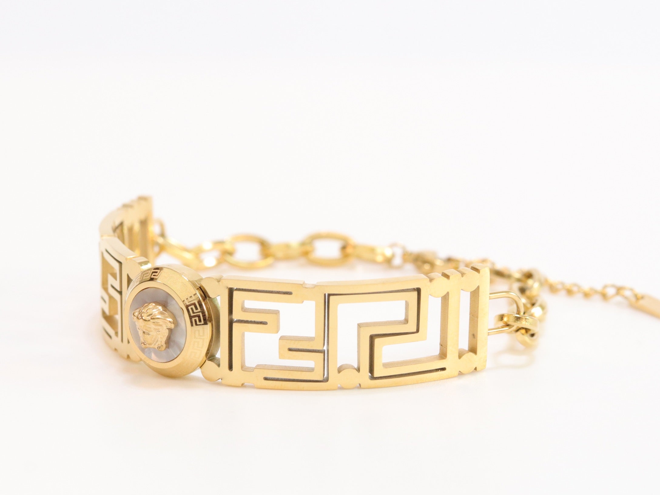 Alphabet V and Medusa Bracelet with chain in gold finish
