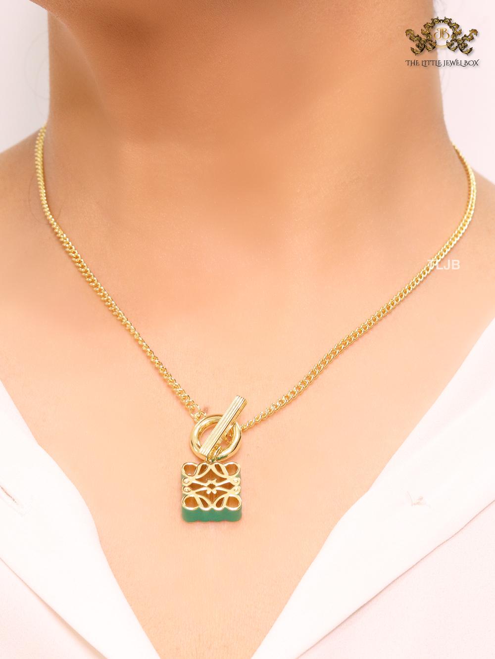 Alphabet L green & gold sleek pendant