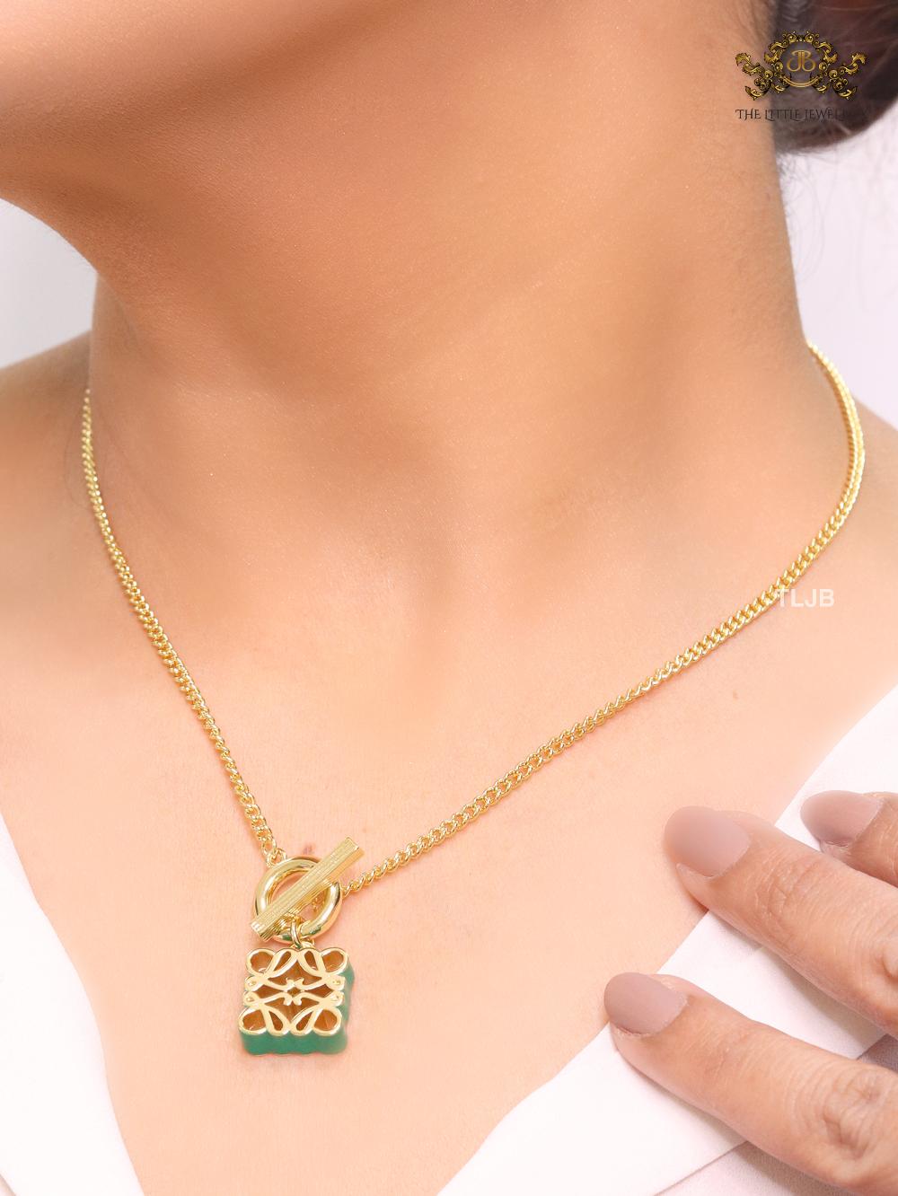 Alphabet L green & gold sleek pendant